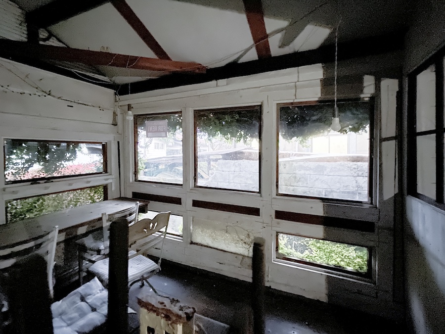 路地裏に潜む隠れ家